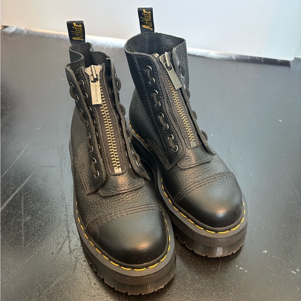 Dr. Martens Sinclair Platform in Milled Nappa